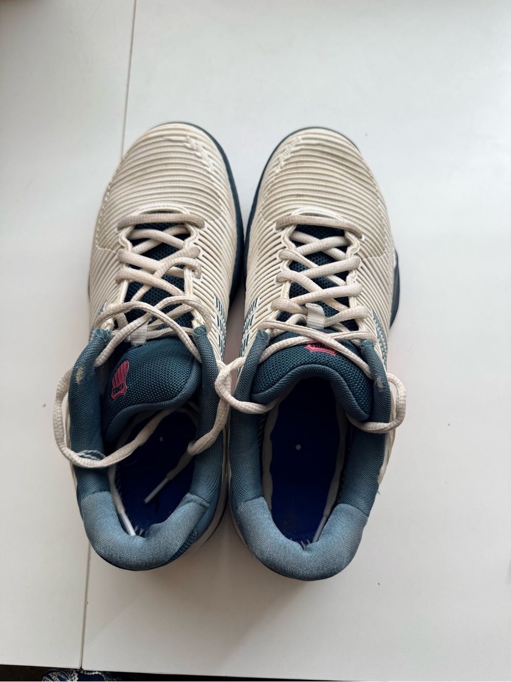 K-Swiss Hypercourt Express 2 Tennis Shoes Men’s 9.5 White Blue Pink - Picture 10 of 12